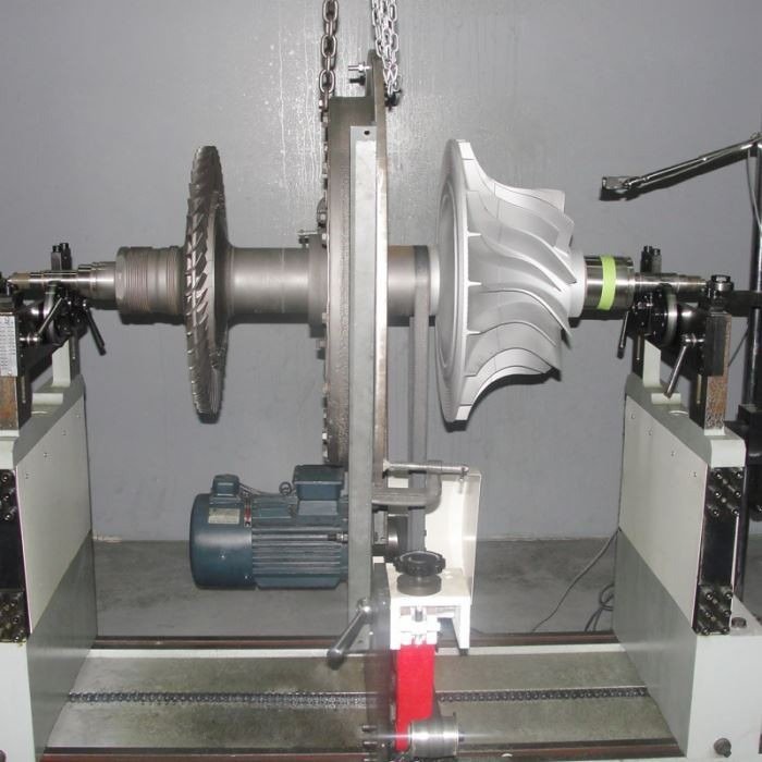 Mechanical component balancing equipment, photograph 10 of 10
